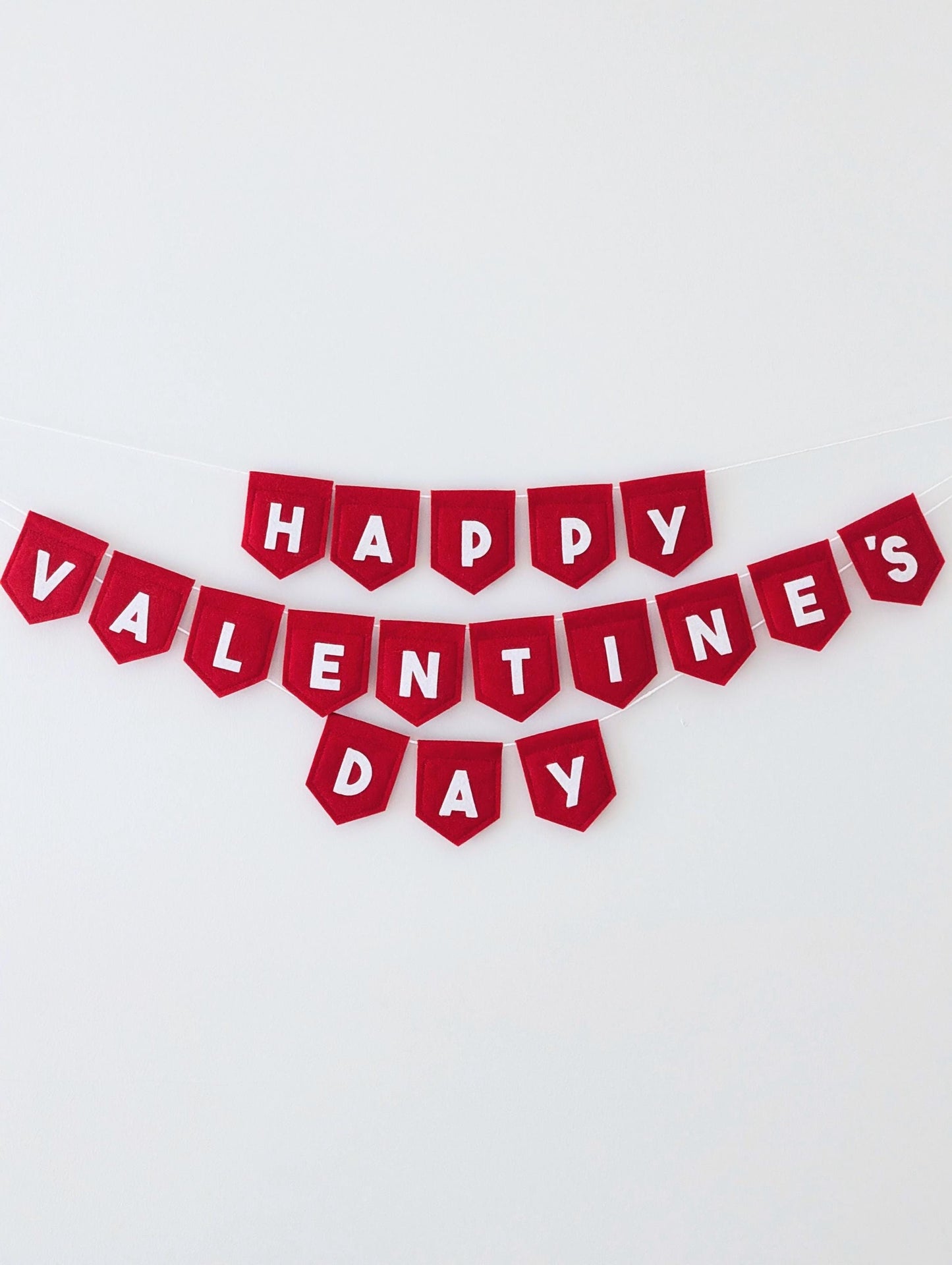 Felt Valentine's Day Banner: Handmade red bunting