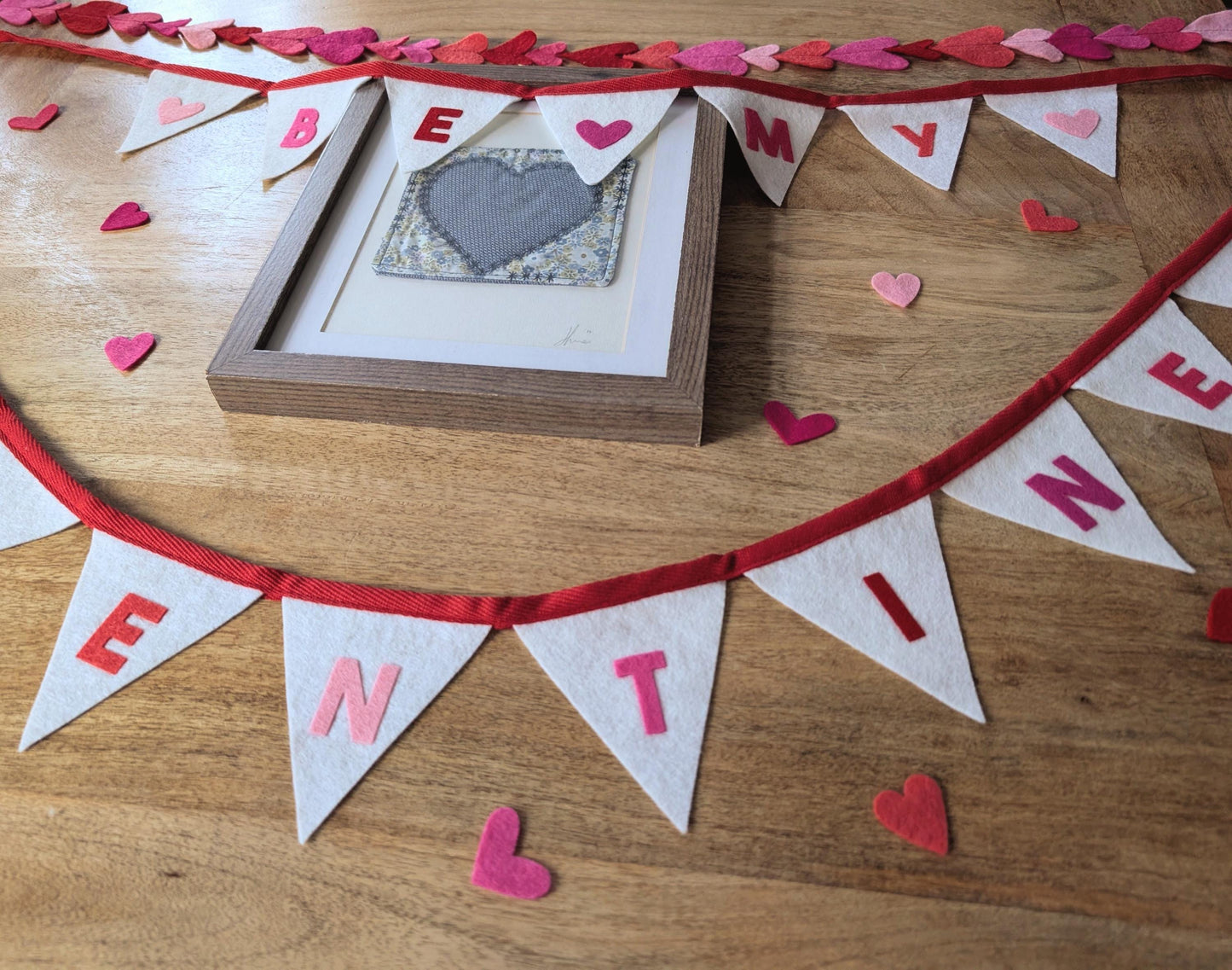 Felt Valentine's Day bunting: Be My Valentine banner in pink and red