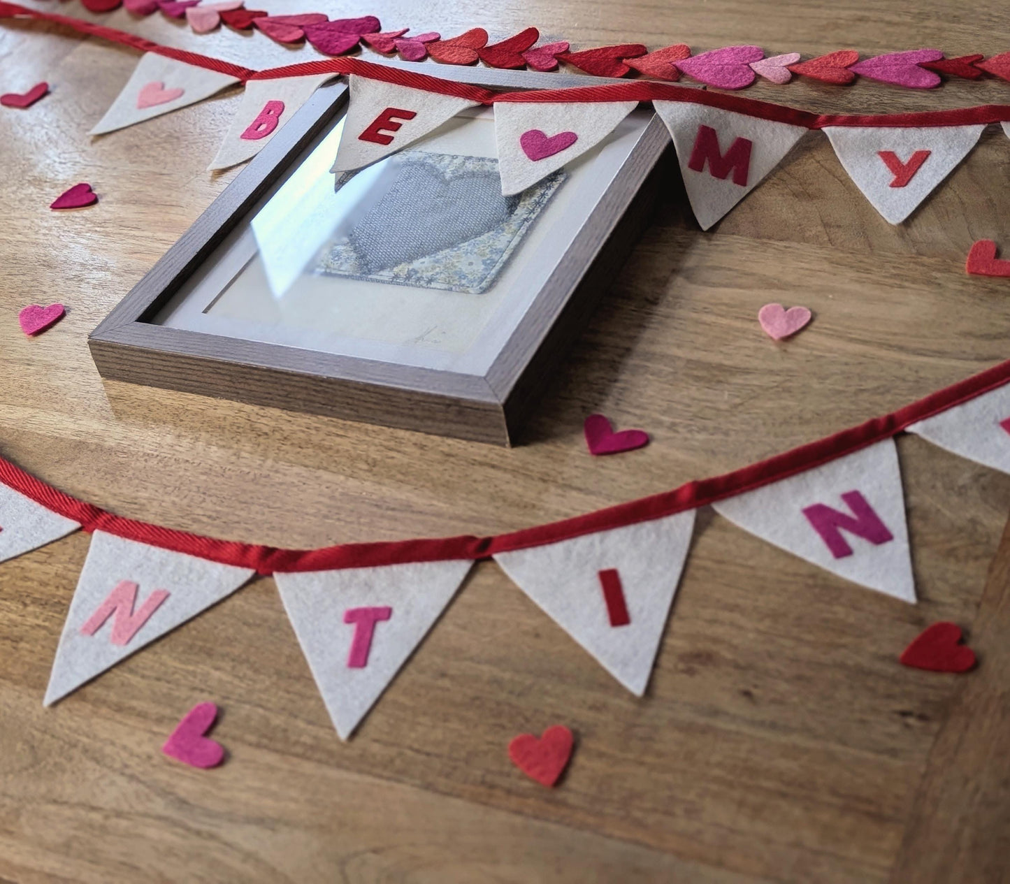 Felt Valentine's Day bunting: Be My Valentine banner in pink and red