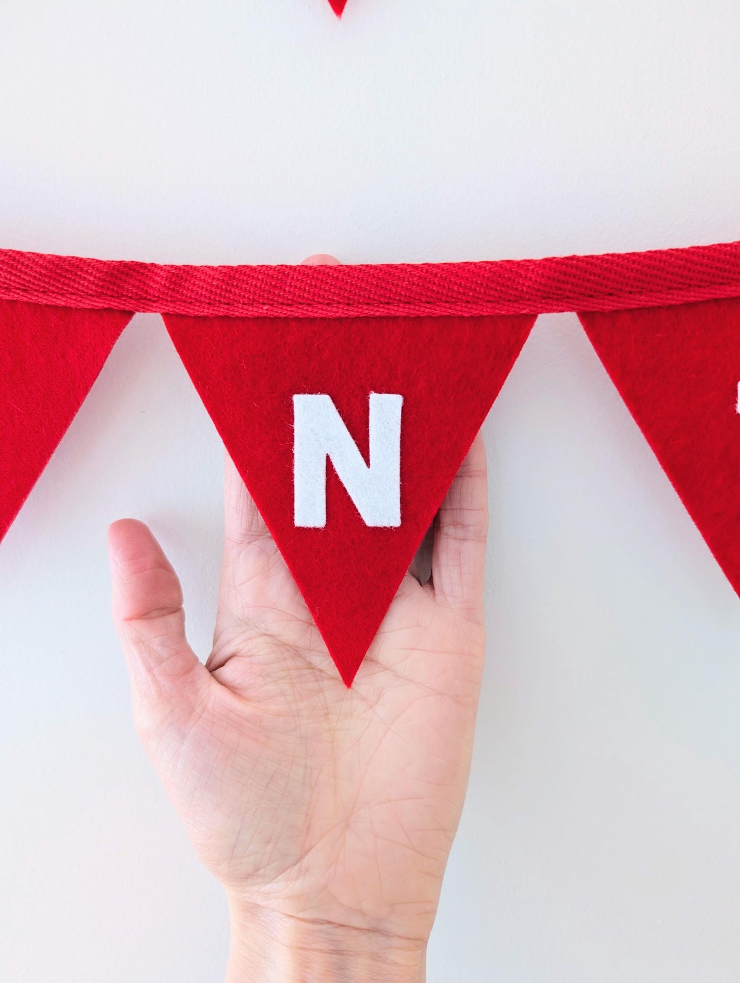 Felt Valentine's Day bunting: Be My Valentine banner in red