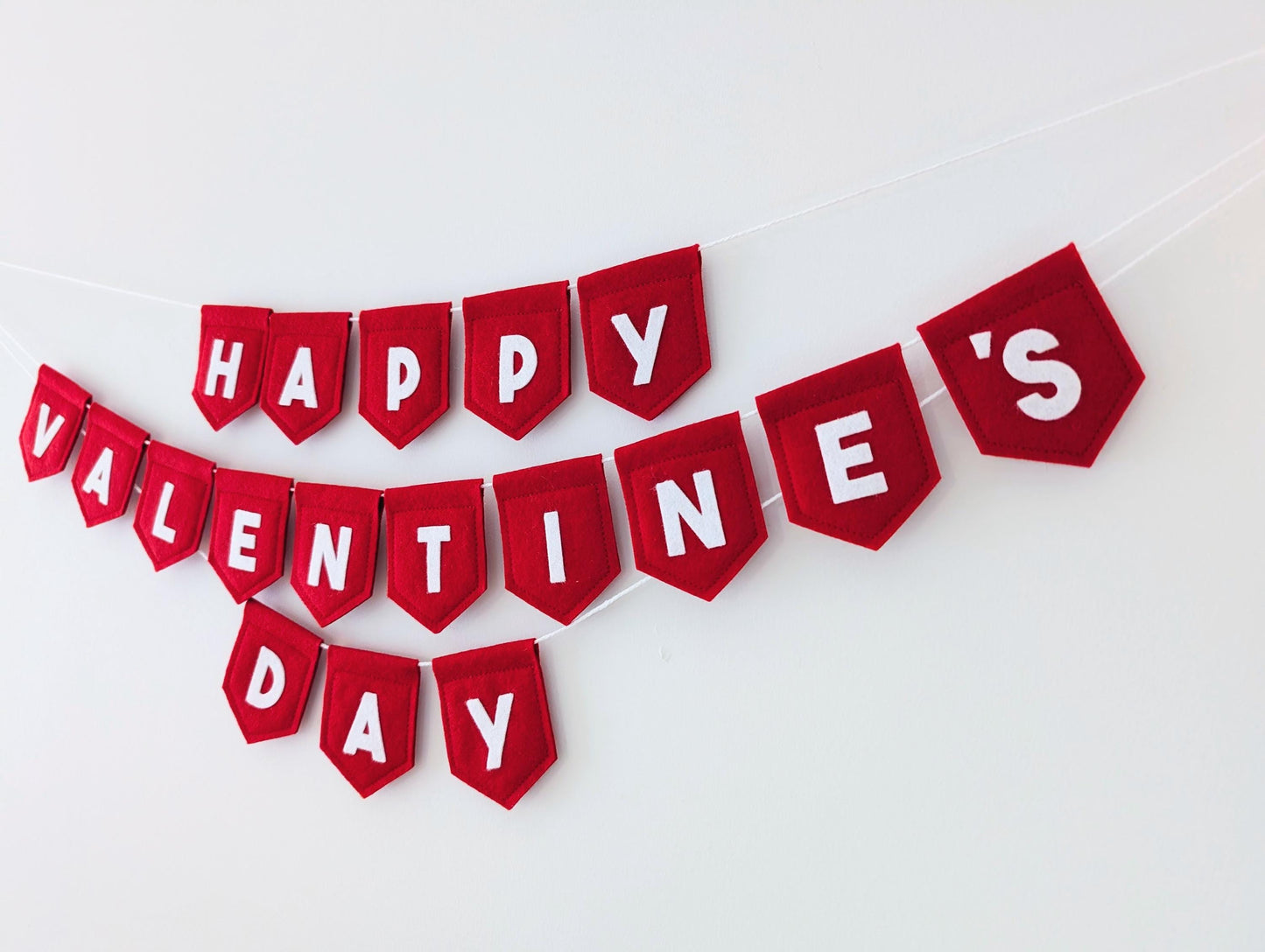 Felt Valentine's Day Banner: Handmade red bunting
