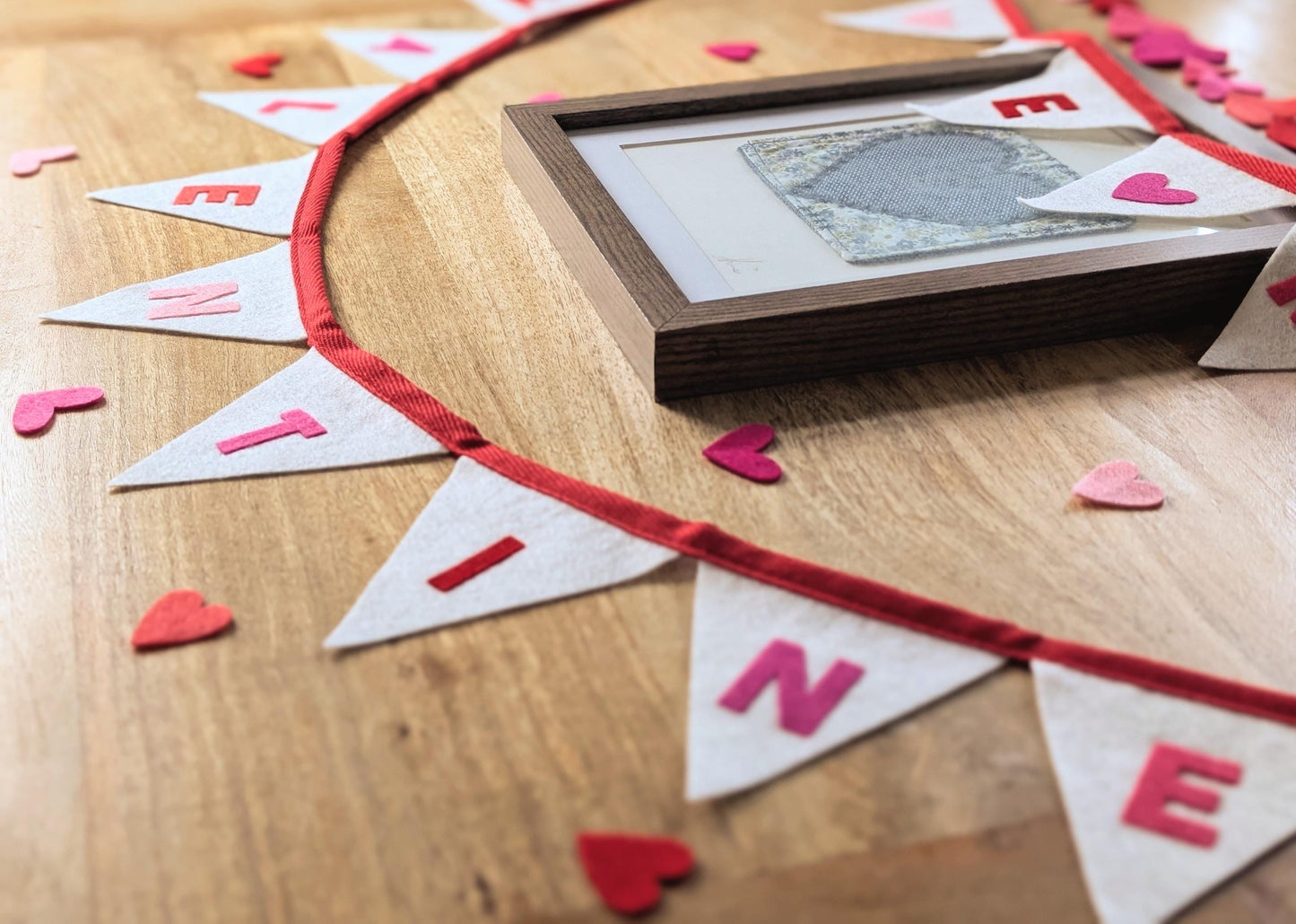 Felt Valentine's Day bunting: Be My Valentine banner in pink and red